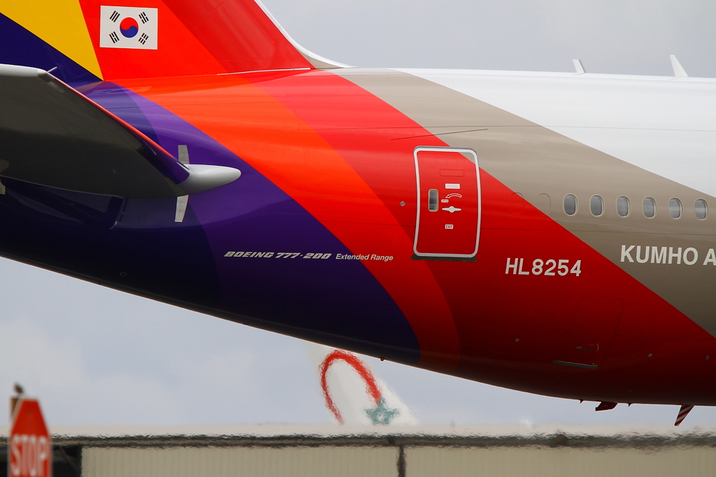 B777-200 ER Asiana 03