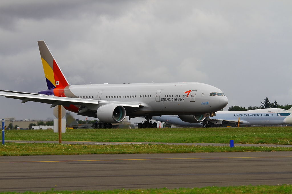 B777-200 ER Asiana 01