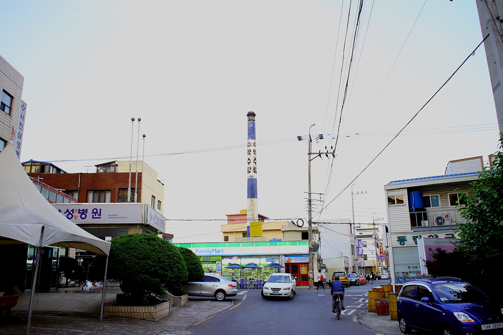 ファミマと銭湯の煙突