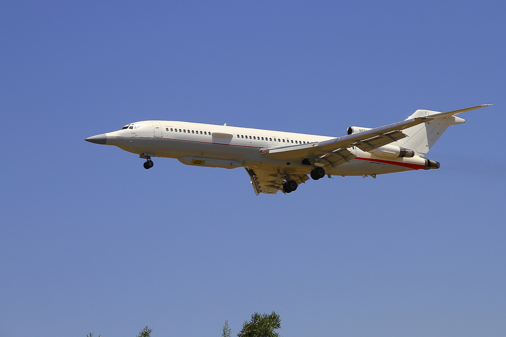 Raytheon 727-233ADV (N289MT)