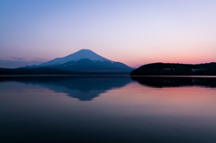 夕刻の湖畔より
