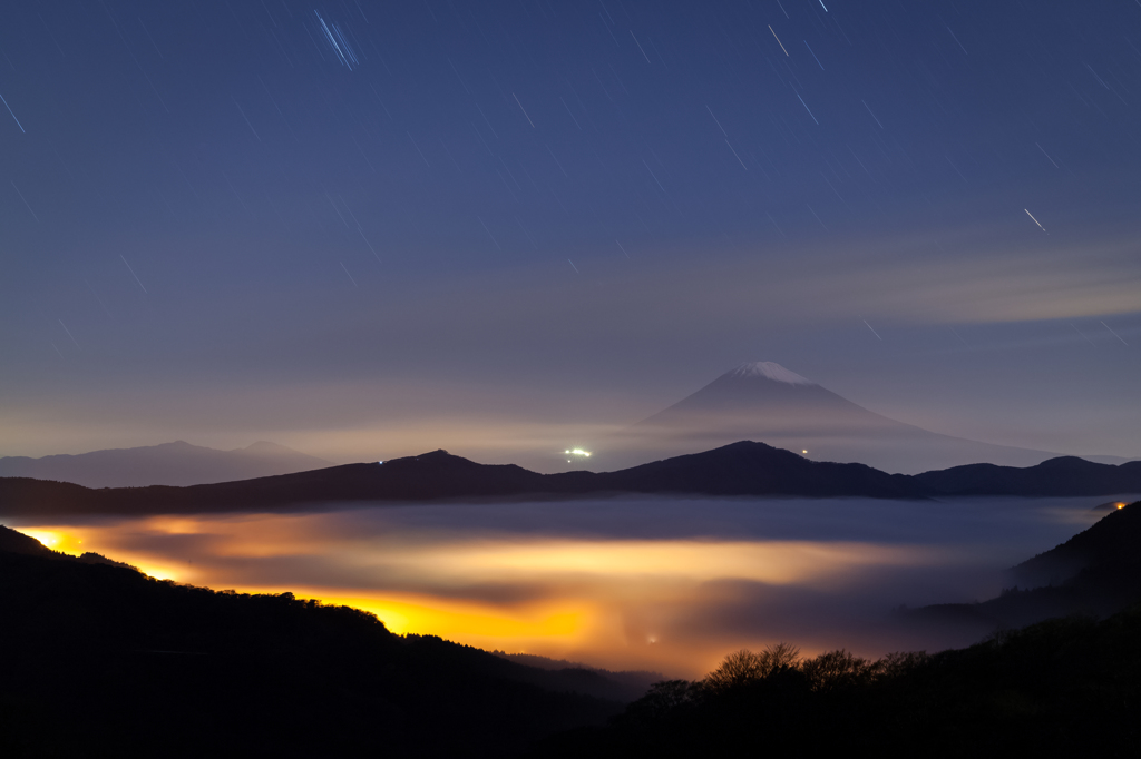 色付く雲海と