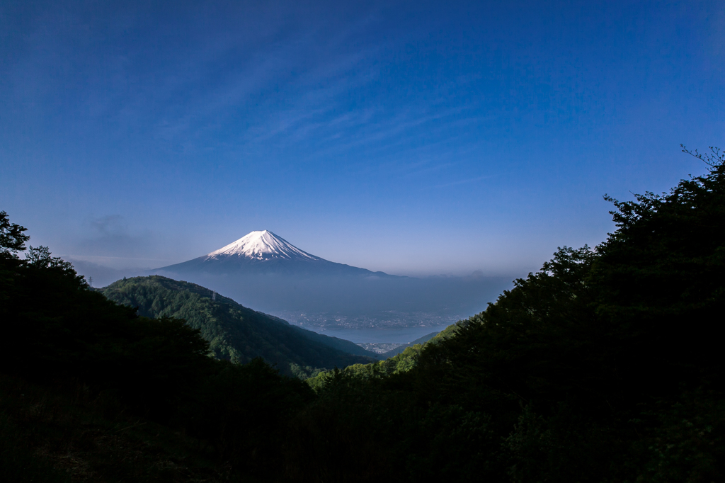 碧き春富士の