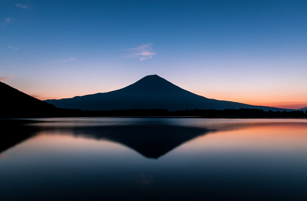 静かな夜明け