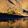 湖畔の秋映え