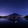 夏富士望む湖畔にて