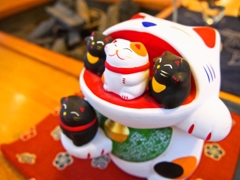 ご利益もいっぱいだにゃー