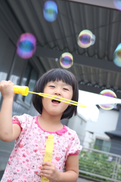 弾ける笑顔