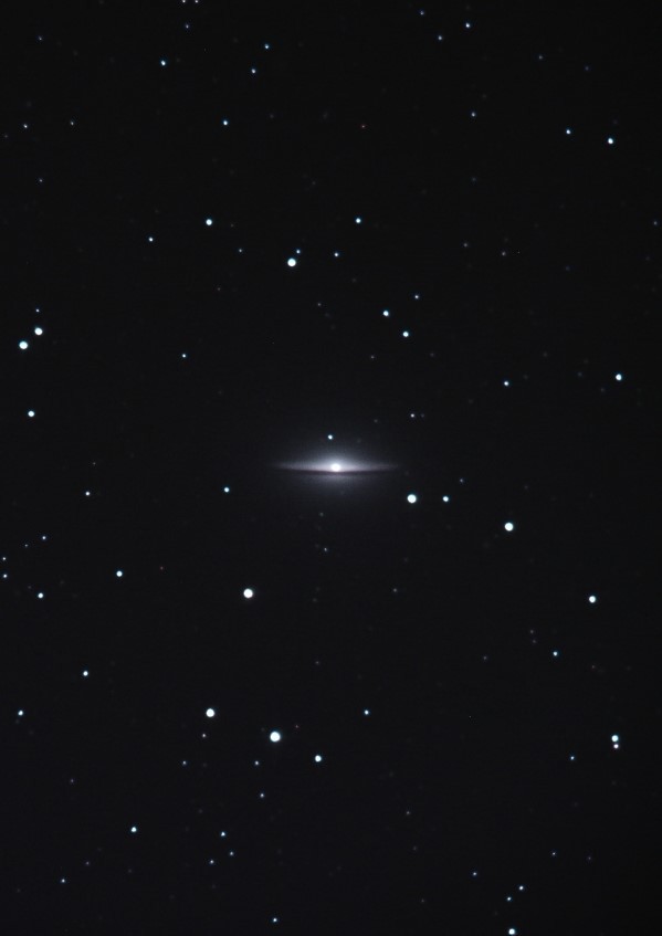 M104 ｿﾝﾌﾞﾚﾛ銀河