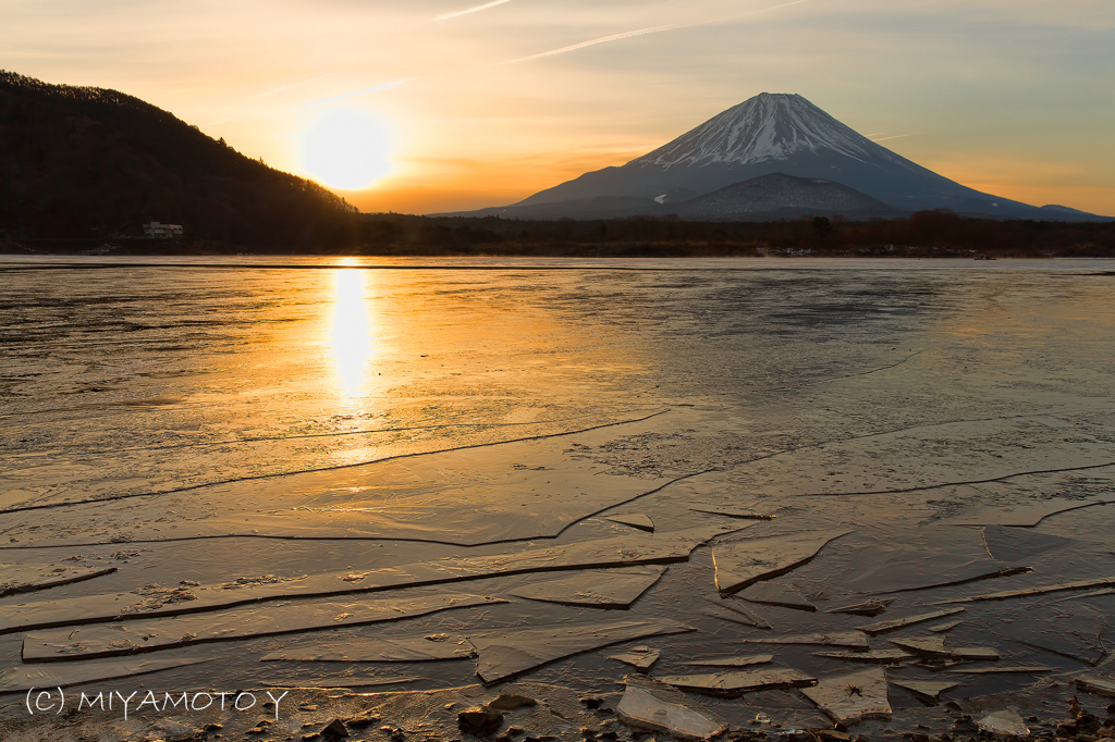 精進湖の日の出