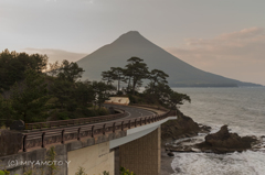 開聞岳と海と松