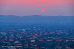 散居村から夕陽を望む