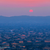 散居村から夕陽を望む