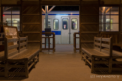 嘉例川駅の夜の待合室