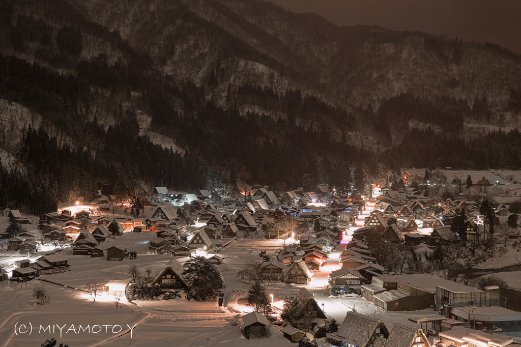 深夜の白川郷