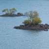 桧原湖にある小さな島