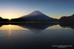 精進湖で見る日の出と富士山