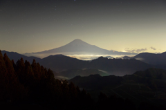 月明りのない夜の富士