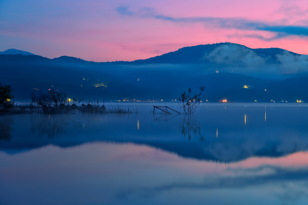 山中湖畔で夜通し写真を撮っていました