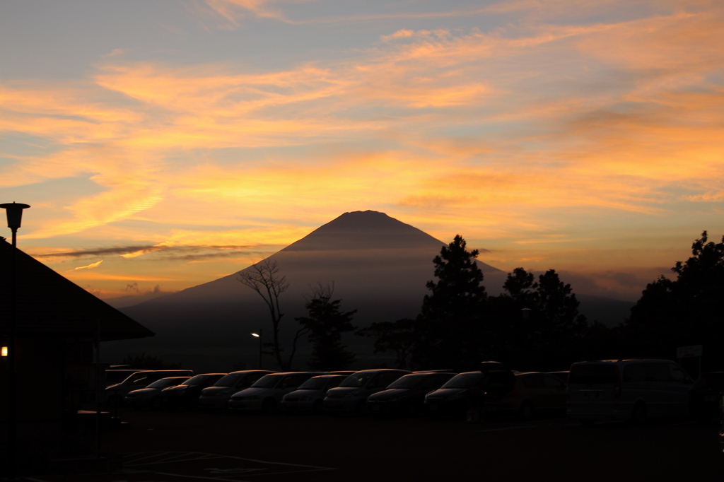 夕暮れの富士山
