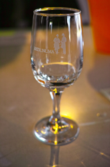 まるき葡萄酒で試飲中