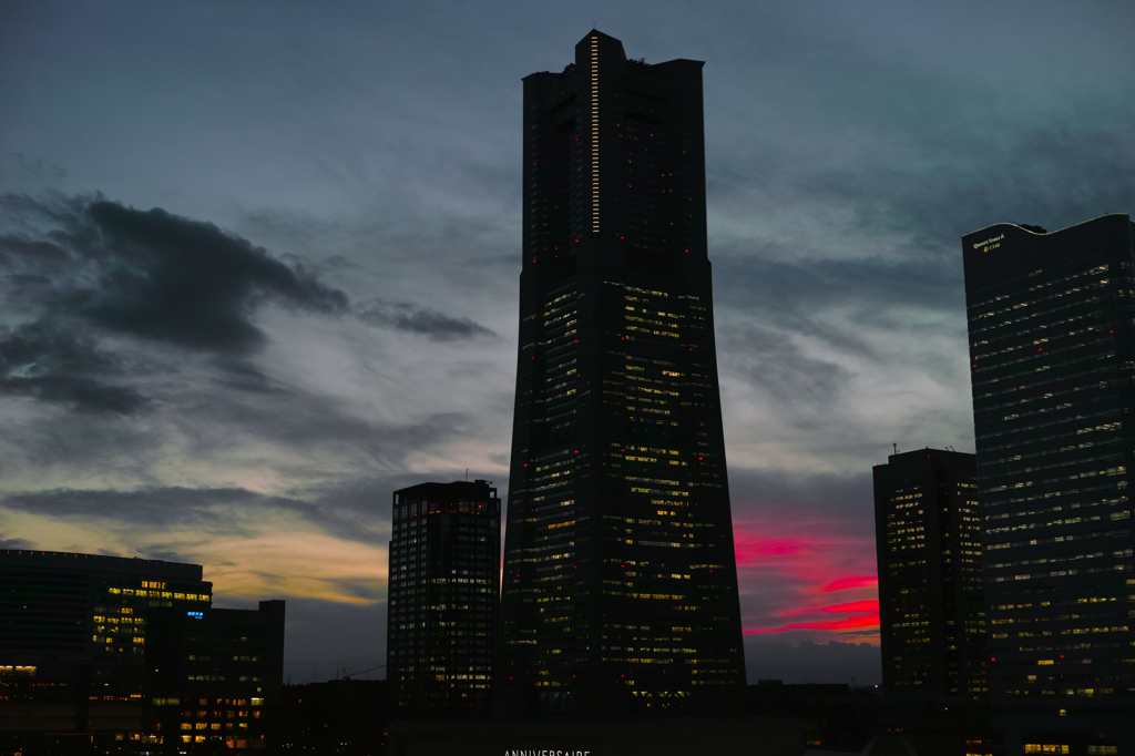 ランドマークの夕暮れ