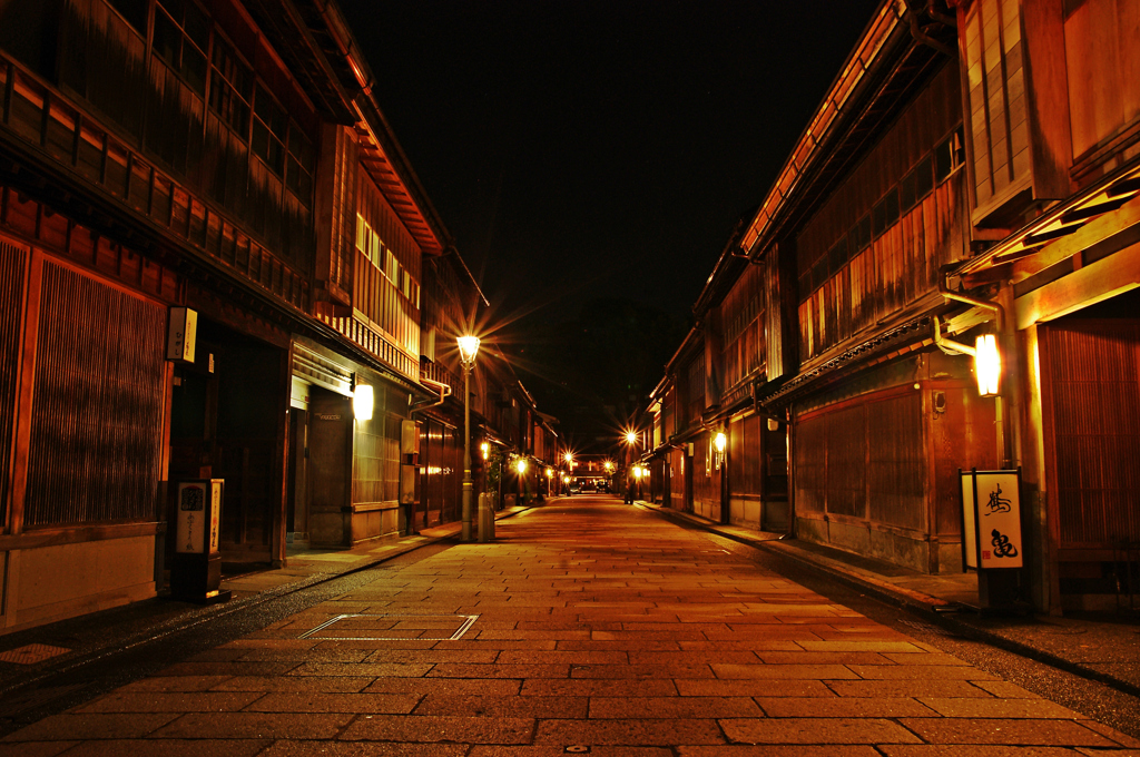 東山の夜