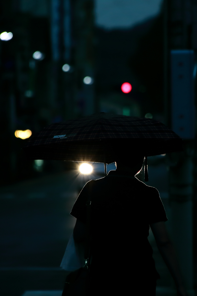 夕暮れの雨