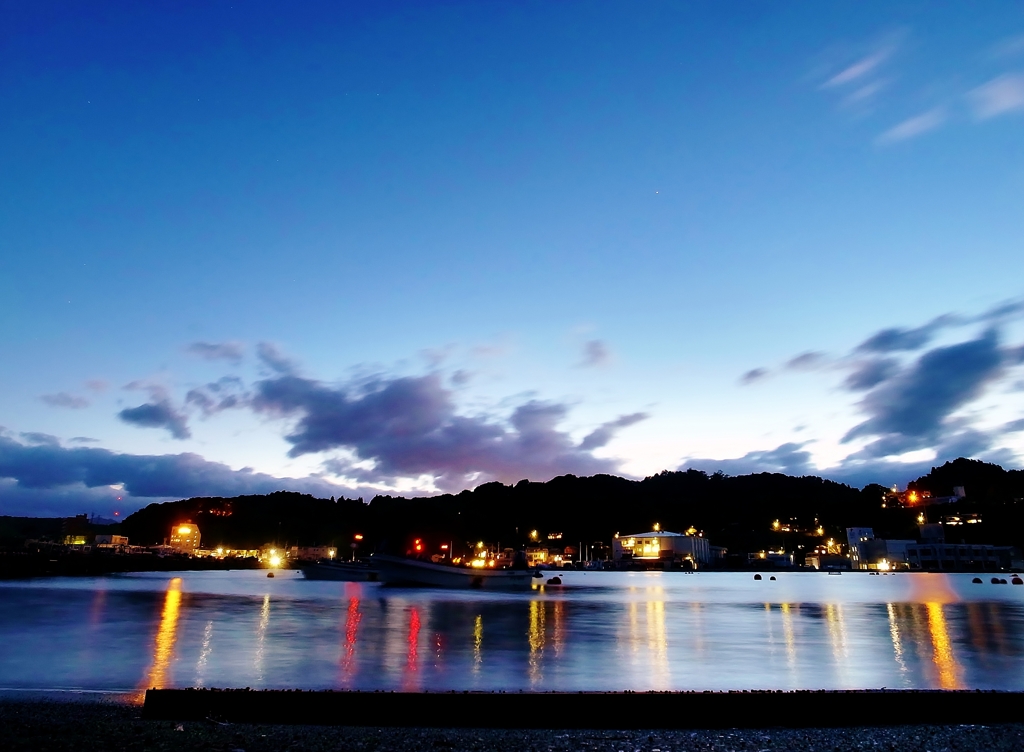 一日の終わりを奏でる光