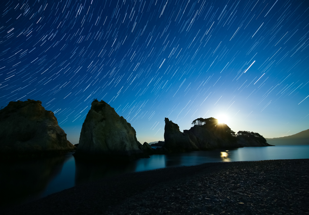 浄土ヶ浜と月の光