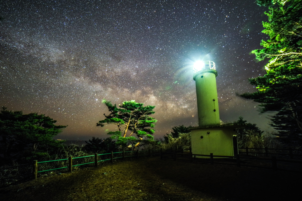 真崎灯台と天の川