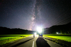 夕涼み帰りに夜空を見上げたら天の川が綺麗でした