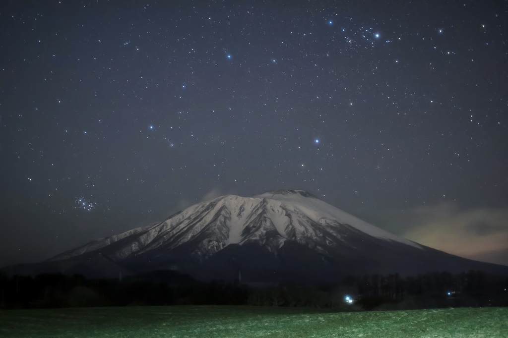 星空と南部富士（岩手山）