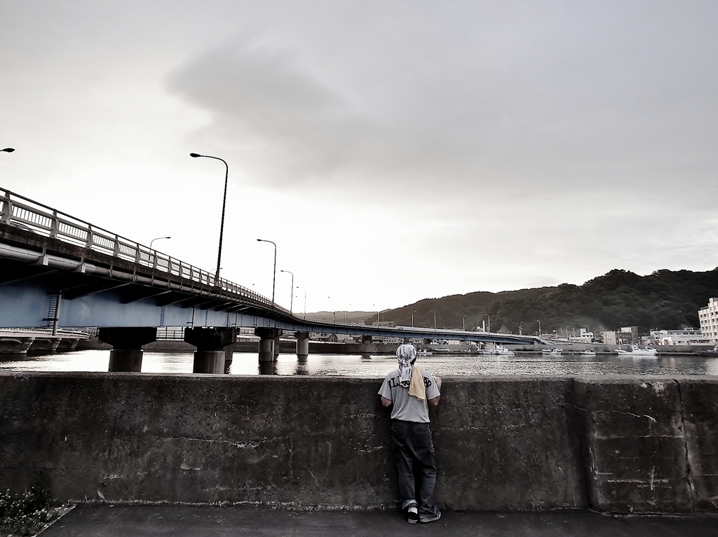 黄昏る男の風景