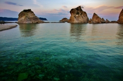 透き通る水辺に映える極楽浄土