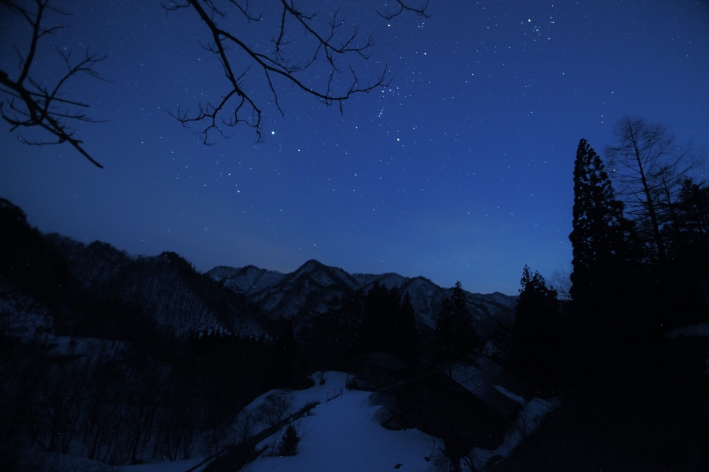 春遠し山々の風景