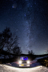 雪の道と星空