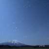 星空と岩手山