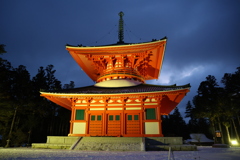 夜明け前の根本大塔