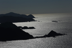 光る海