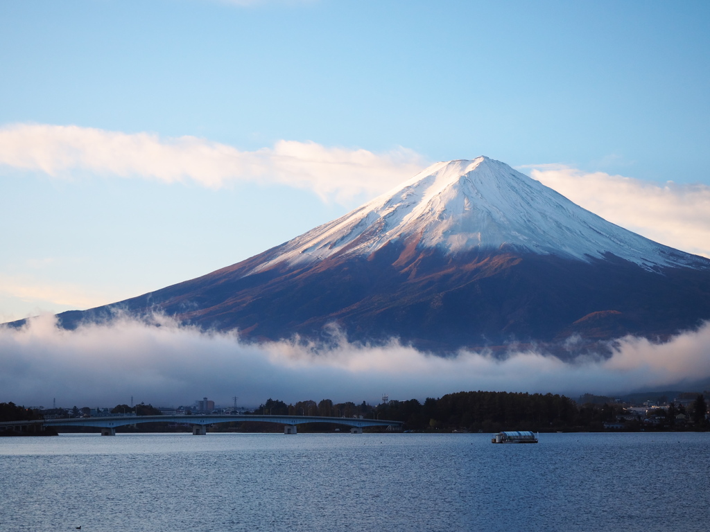 朝の河口湖より1