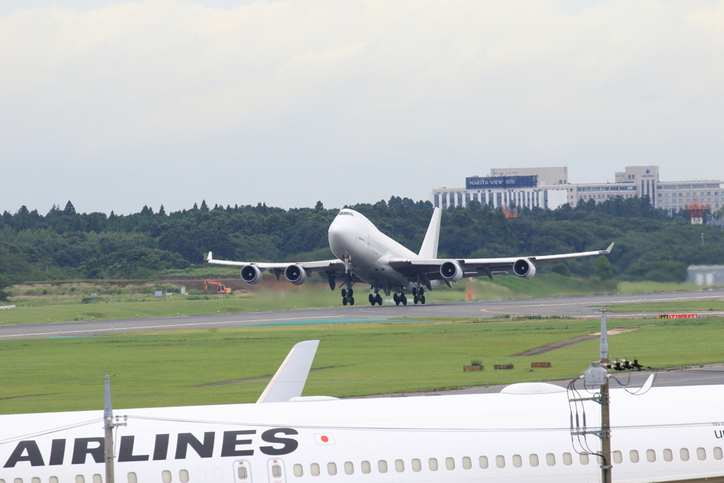 真っ白な飛行機