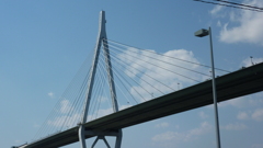 大空に架かる橋