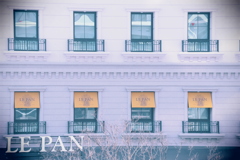 四角形と水平線その他による構図