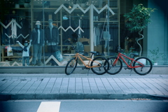 自転車で来た二人連れ