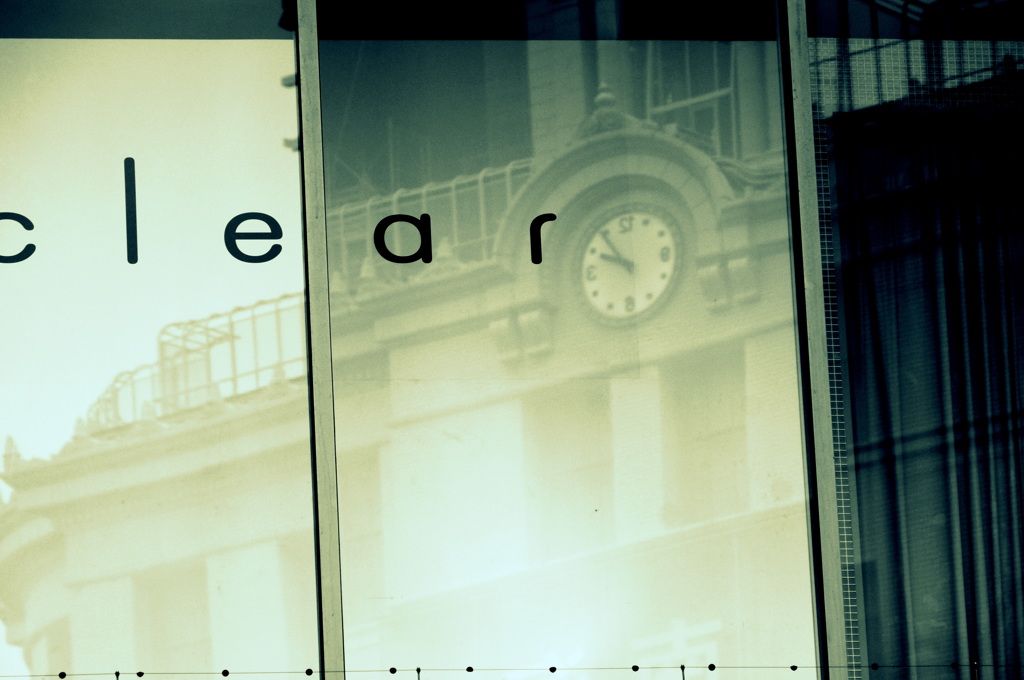 春を呼ぶ雨の街で