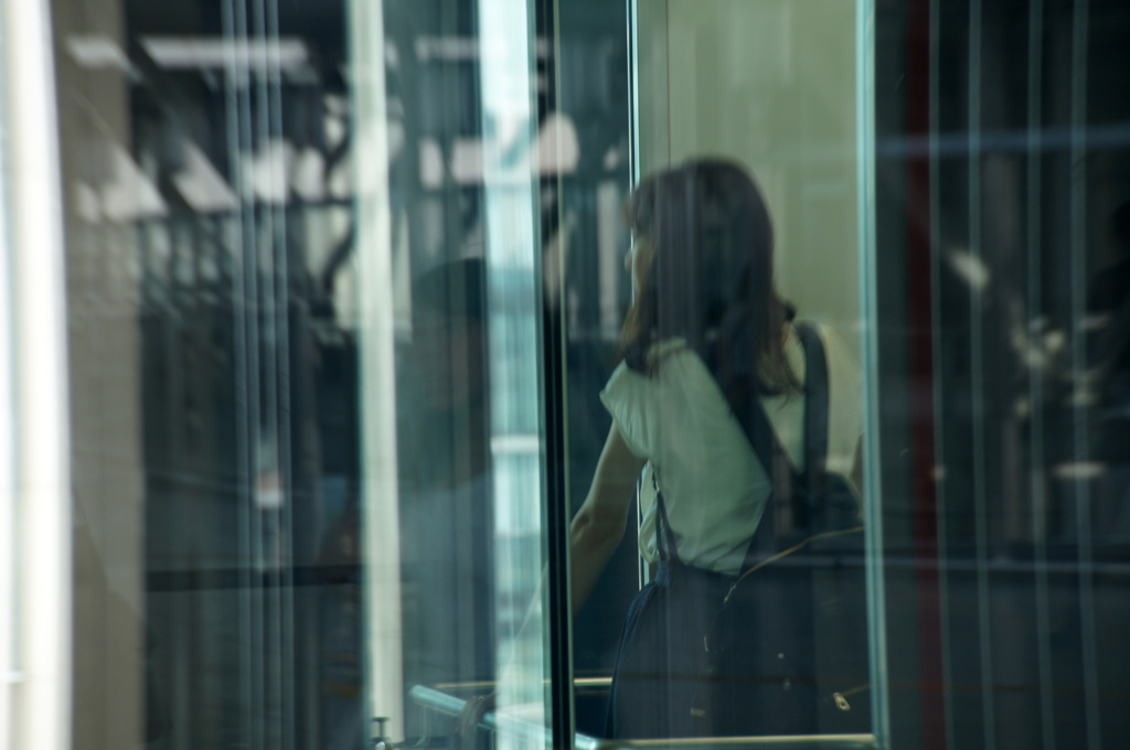 エレベーターのすれ違い