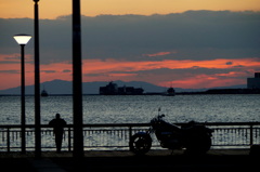 哀しみを捨てに