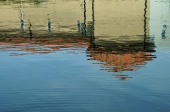 運河沿いの家