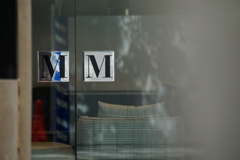 M | M